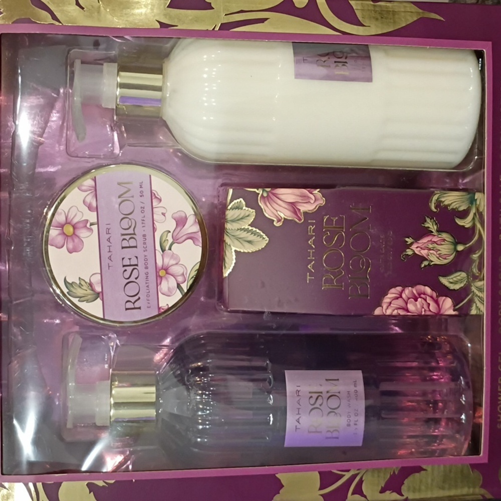 Tahari, NIB, Rose Bloom Body Care Collection, 4 Piece Set - Picture 4 of 8